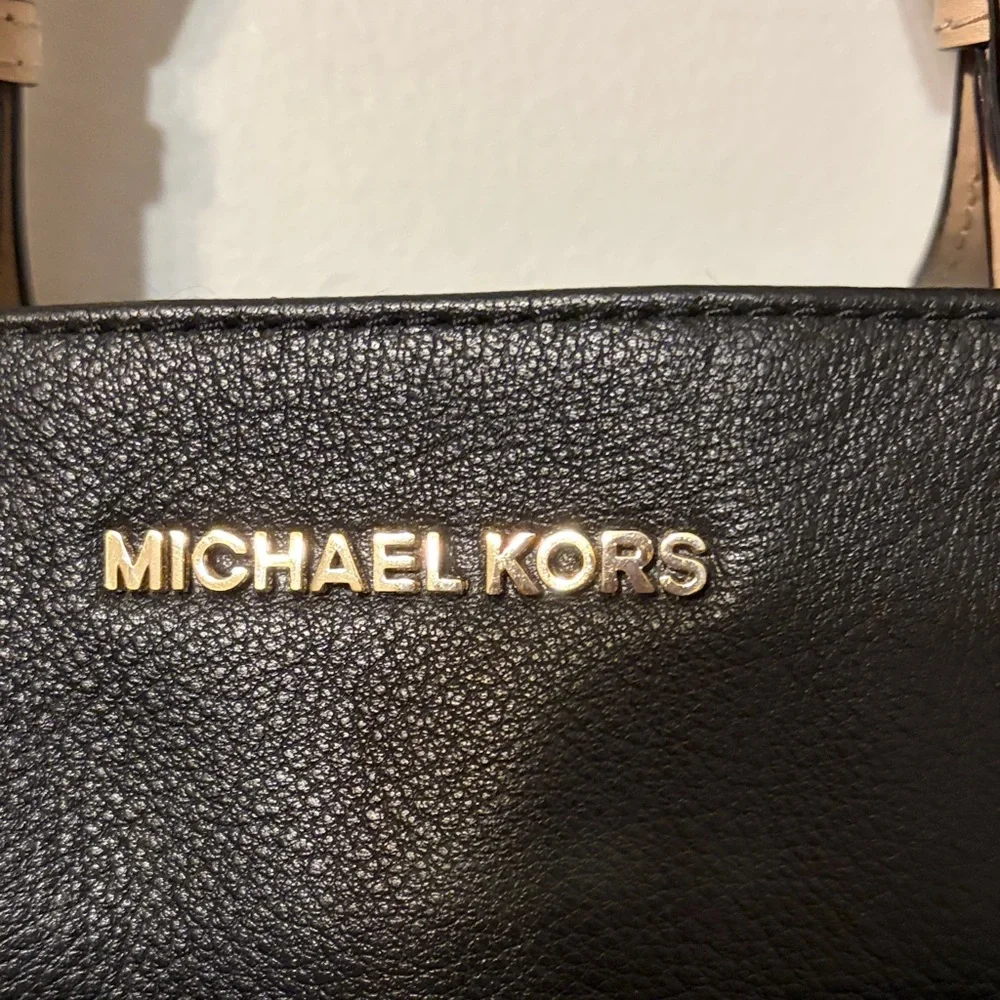 Michael Kors Black and Tan Leather handbag.Bedford Leather zip tote.